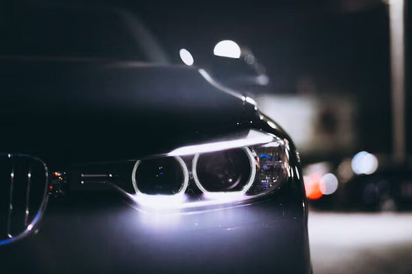 Descubre Cuál Luz LED Ilumina Más para tu Carro